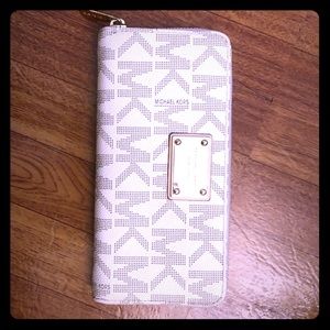 Michael kors wallet